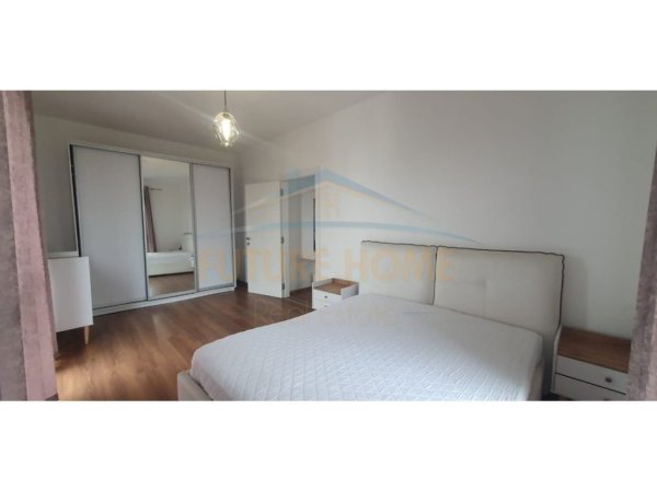 Tirane, jepet me qera apartament 1+1+Ballkon Kati 10, 60 m² 600 € (Farmacia 10)