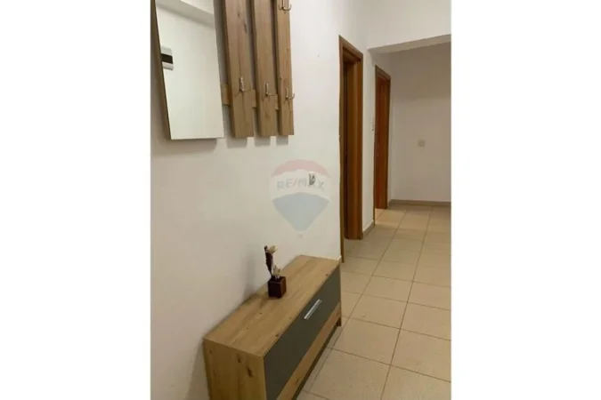 Tirane, jepet me qera apartament 1+1 Kati 1, 67 m² 950 € (Qender)