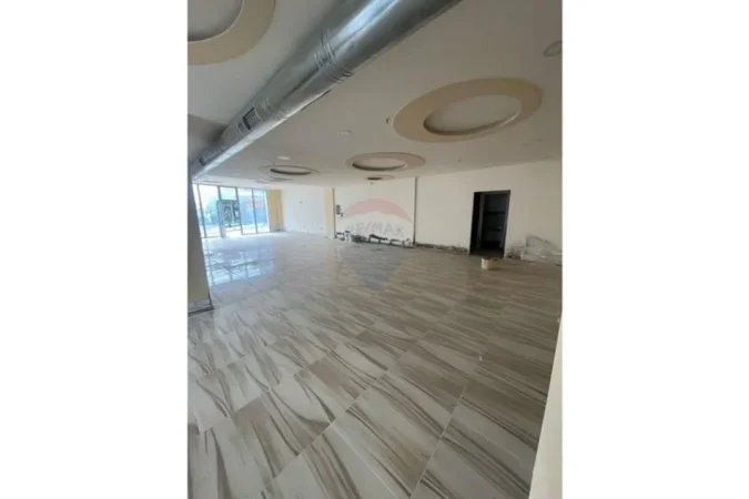 Tirane, shitet dyqan Kati 4, 131 m² (Fresku)