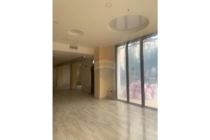 Tirane, shitet dyqan Kati 4, 131 m² (Fresku)