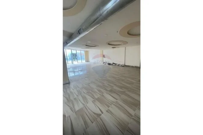 Tirane, shitet dyqan Kati 4, 131 m² (Fresku)