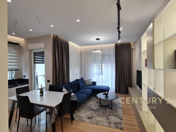 Tirane, jepet me qera apartament 2+1+Aneks+Ballkon Kati 5, 79 m² 800 € (KOMPLEKSI KONTAKTI)