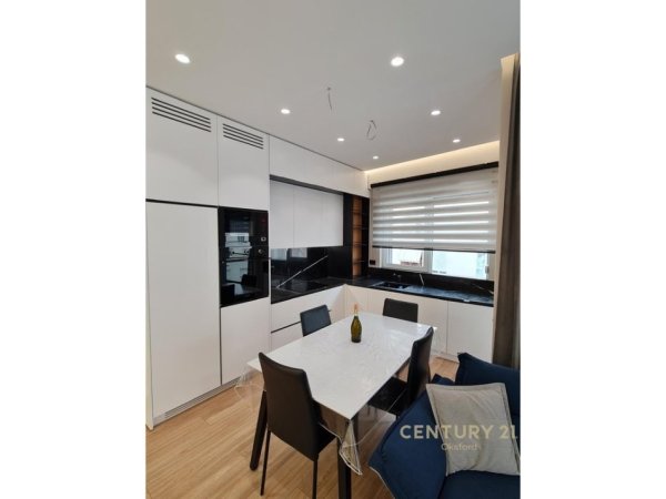 Tirane, jepet me qera apartament 2+1+Aneks+Ballkon Kati 5, 79 m² 800 € (KOMPLEKSI KONTAKTI)