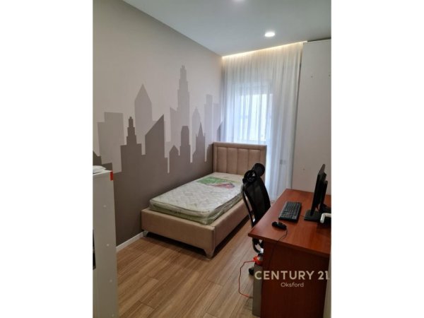 Tirane, jepet me qera apartament 2+1+Aneks+Ballkon Kati 5, 79 m² 800 € (KOMPLEKSI KONTAKTI)