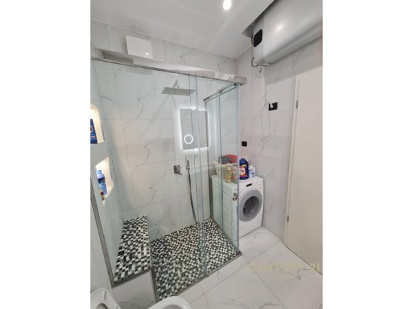 Tirane, jepet me qera apartament 2+1+Aneks+Ballkon Kati 5, 79 m² 800 € (KOMPLEKSI KONTAKTI)