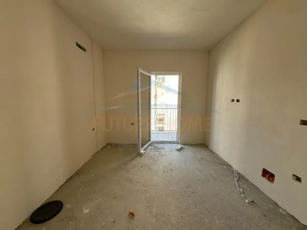 Shitet, Apartament 2+1+2, Kompleksi Tirana Entry II, Tiranë.