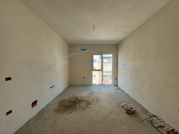 Shitet, Apartament 2+1+2, Kompleksi Tirana Entry II, Tiranë.