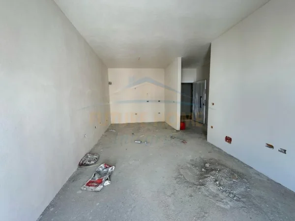 Shitet, Apartament 2+1+2, Kompleksi Tirana Entry II, Tiranë.