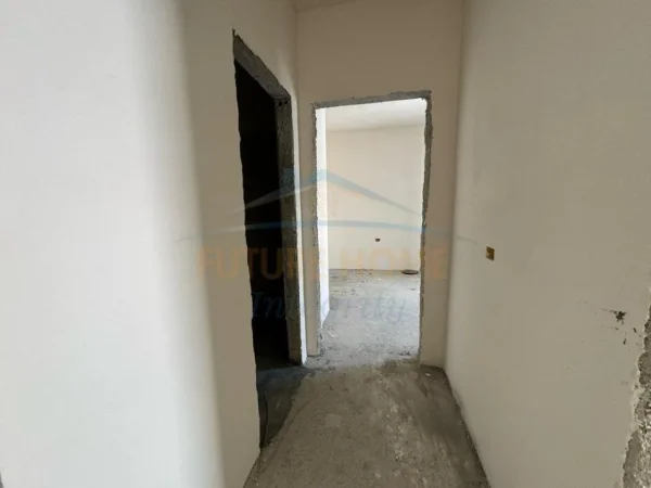 Shitet, Apartament 2+1+2, Kompleksi Tirana Entry II, Tiranë.