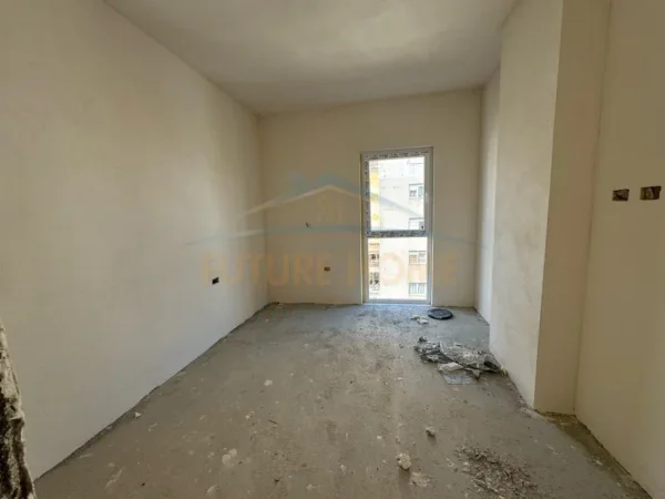 Shitet, Apartament 2+1+2, Kompleksi Tirana Entry II, Tiranë.