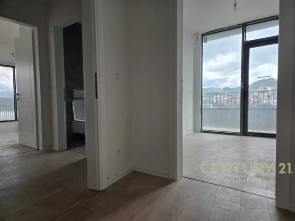 Tirane, jepet me qera ambjent biznesi Kati 6, 215 m² 2.500 € (LAKE VIEW)