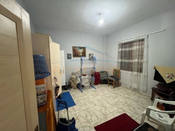 Tirane, shitet shtepi 1 Katshe Kati 0, 165 m² 160.000 € (Rruga Myslym Keta)