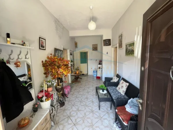 Tirane, shitet shtepi 1 Katshe Kati 0, 165 m² 160.000 € (Rruga Myslym Keta)