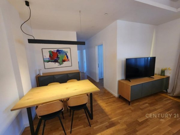 Tirane, jepet me qera apartament 3+1+Aneks+Ballkon Kati 2, 132 m² 1.300 € (Touch of the Sun)