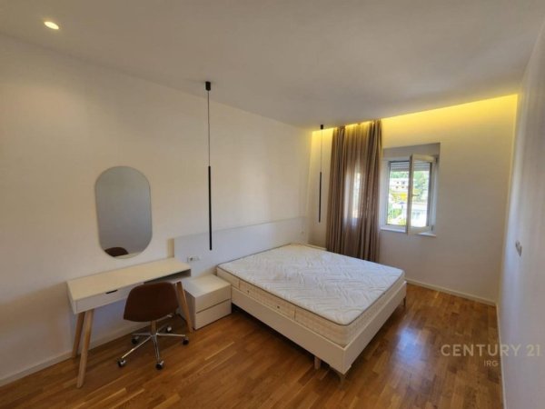 Tirane, jepet me qera apartament 3+1+Aneks+Ballkon Kati 2, 132 m² 1.300 € (Touch of the Sun)