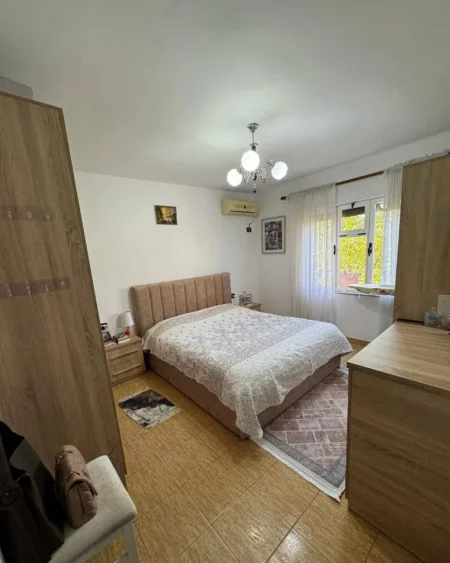 Tirane, shes apartament 1+1+Ballkon Kati 4, 61 m² 103.000 € (Ali Demi)
