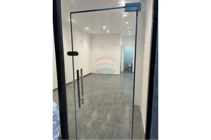 Tirane, jepet me qera dyqan Kati 0, 39 m² 250 € (Rruga Teodor Keko)