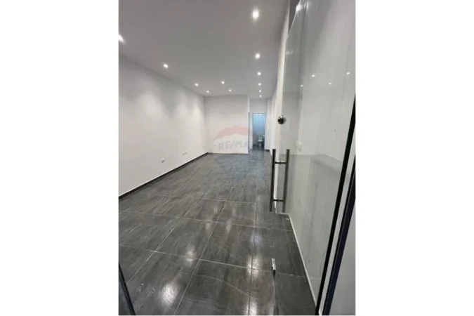 Tirane, jepet me qera dyqan Kati 0, 39 m² 250 € (Rruga Teodor Keko)