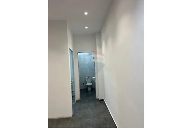 Tirane, jepet me qera dyqan Kati 0, 39 m² 250 € (Rruga Teodor Keko)