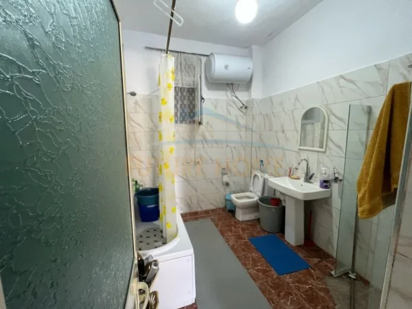 Shitet, Shtëpi Private, Rruga Myslym Keta