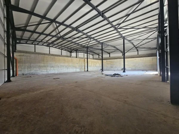 Tirane, jepet me qera ambjent biznesi , 1.200 m² 5.400 € (Autostrada Tiranë Durres)