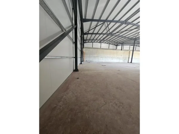 Tirane, jepet me qera ambjent biznesi , 1.200 m² 5.400 € (Autostrada Tiranë Durres)