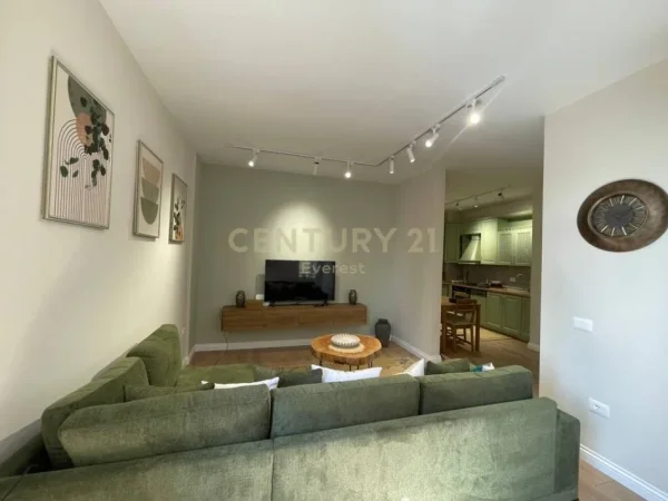 Tirane, jepet me qera apartament 1+1+Aneks+Ballkon Kati 7, 95 m² 1.000 € (Qender)