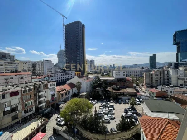 Tirane, jepet me qera apartament 1+1+Aneks+Ballkon Kati 7, 95 m² 1.000 € (Qender)