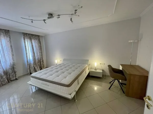Tirane, jepet me qera apartament 2+1+Aneks+Ballkon Kati 8, 143 m² 1.500 € (GARDA)