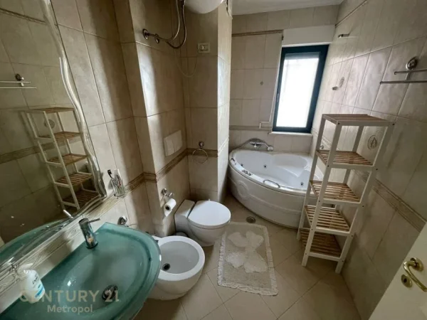 Tirane, jepet me qera apartament 2+1+Aneks+Ballkon Kati 8, 143 m² 1.500 € (GARDA)