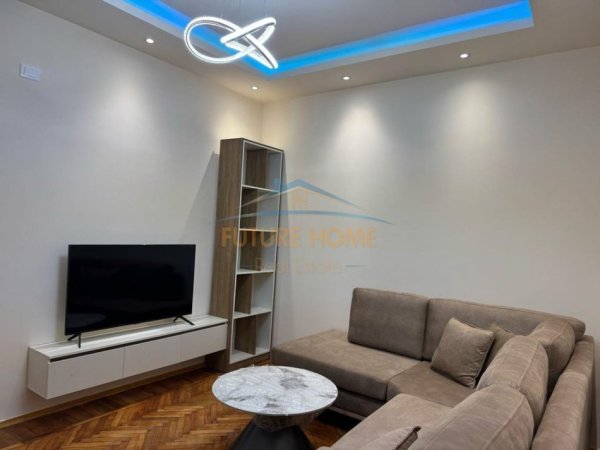 Tirane, jepet me qera apartament 1+1 Kati 3, 74 m² 600 € (Rruga e Dibres)