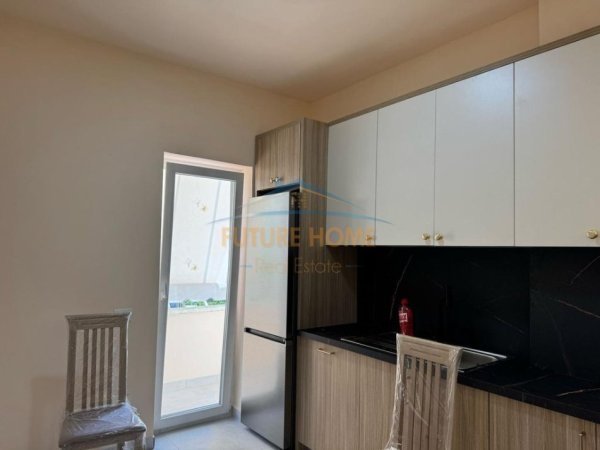 Tirane, jepet me qera apartament 1+1 Kati 3, 74 m² 600 € (Rruga e Dibres)