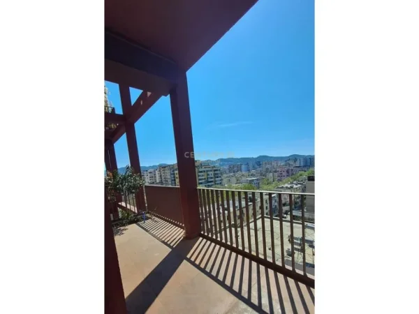 Tirane, jepet me qera zyre Kati 6, 125 m² 850 € (Garden Building)