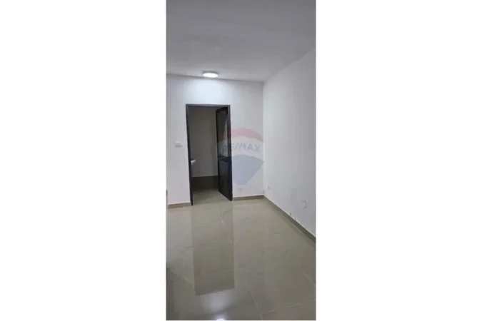 Tirane, jepet me qera dyqan Kati 0, 30 m² 250 € (PJETER BUDI)
