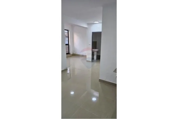 Tirane, jepet me qera dyqan Kati 0, 30 m² 250 € (PJETER BUDI)