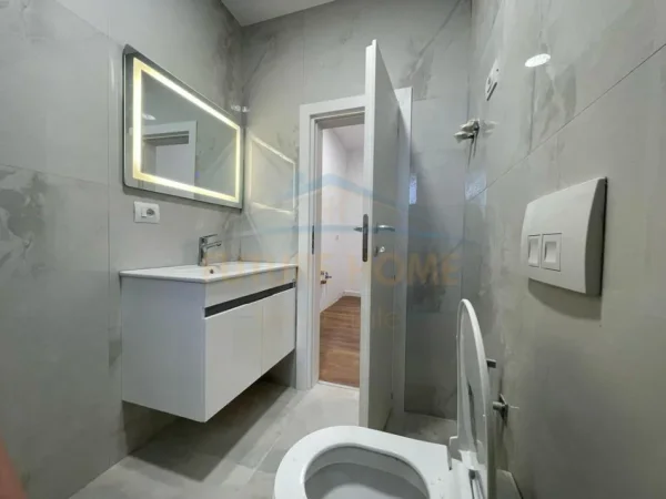 Shitet, Apartament 2+1, Kinostudio