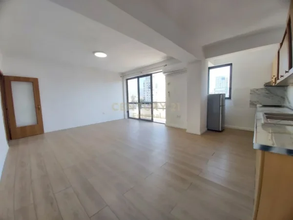 Tirane, jap me qera zyre Kati 6, 115 m² 1.000 € (Libri Universitar)