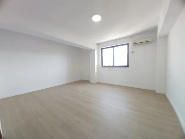 Tirane, jap me qera zyre Kati 6, 115 m² 1.000 € (Libri Universitar)