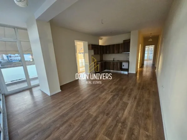 Tirane, jepet me qera ambjent biznesi Kati 1, 140 m² 1.500 € (Komuna E Parisit,Kika2)