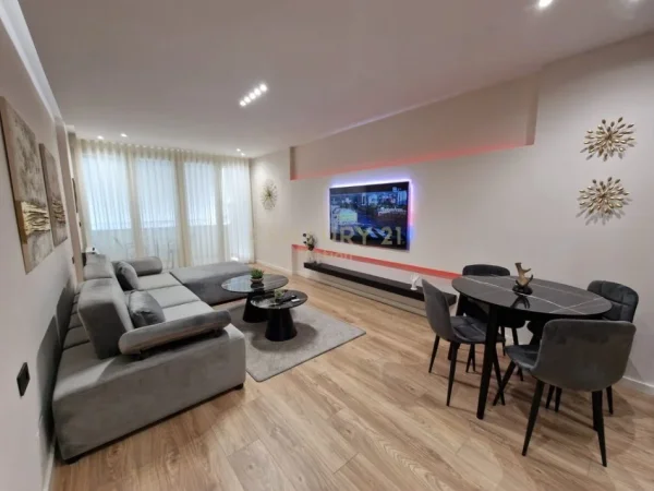 Tirane, jepet me qera apartament 2+1+Aneks+Ballkon Kati 3, 100 m² 1.500 € (ISH EKSPOZITA)