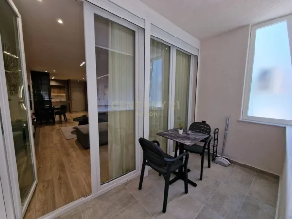 Tirane, jepet me qera apartament 2+1+Aneks+Ballkon Kati 3, 100 m² 1.500 € (ISH EKSPOZITA)