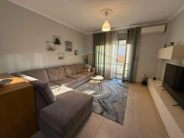 Shitet, Apartament 2+1+2, Liqeni i Thate.