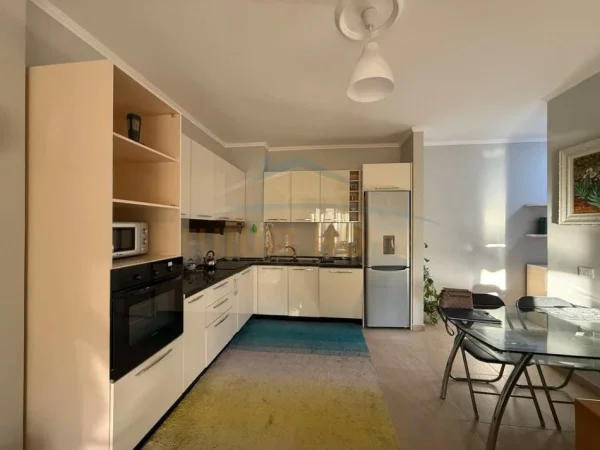 Shitet, Apartament 2+1+2, Liqeni i Thate.