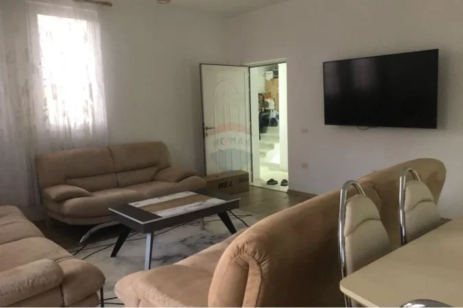 Tirane, jepet me qera apartament 2+1 , 100 m² 550 € (Vilat Gjermane)