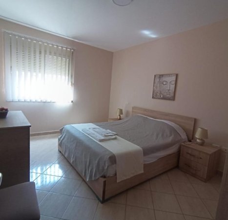 Tirane, jepet me qera apartament 1+1+Aneks+Ballkon Kati 3, 75 m² 500 € (21 dhjetori)