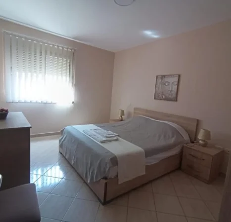 Tirane, jepet me qera apartament 1+1+Aneks+Ballkon Kati 3, 75 m² 500 € (21 dhjetori)