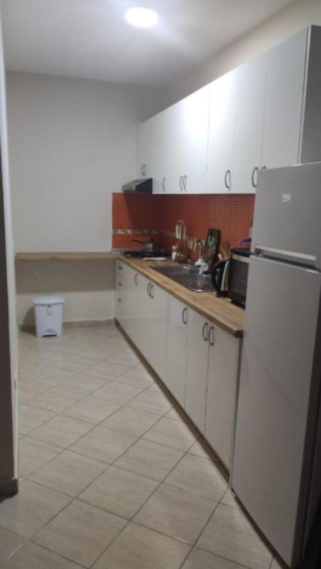 Tirane, jepet me qera apartament 1+1+Aneks+Ballkon Kati 3, 75 m² 500 € (21 dhjetori)