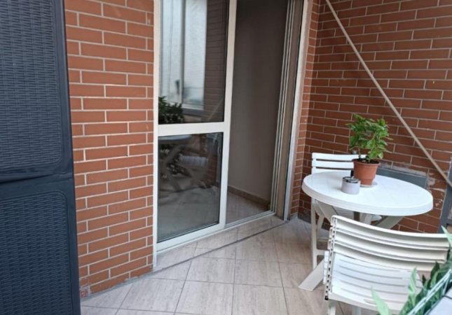 Tirane, jepet me qera apartament 1+1+Aneks+Ballkon Kati 3, 75 m² 500 € (21 dhjetori)