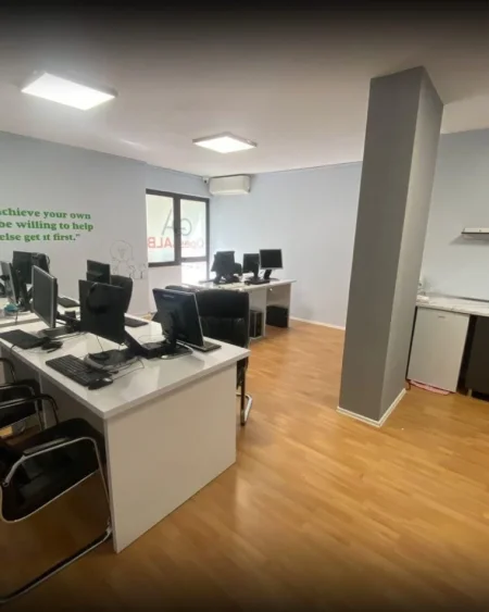 Tirane, jepet me qera zyre Kati 4, 135 m² 1.000 € (Bllok)