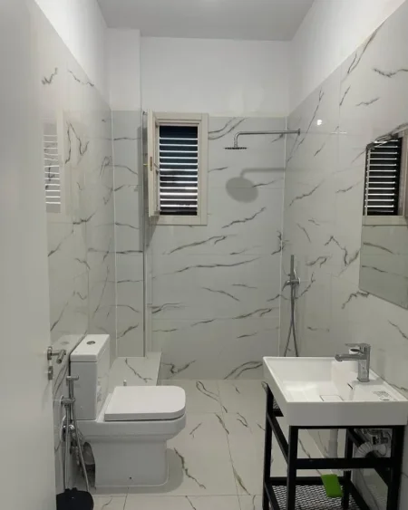 Tirane, jap me qera apartament Kati 2, 65 m² 35.000 € (Kombinat)